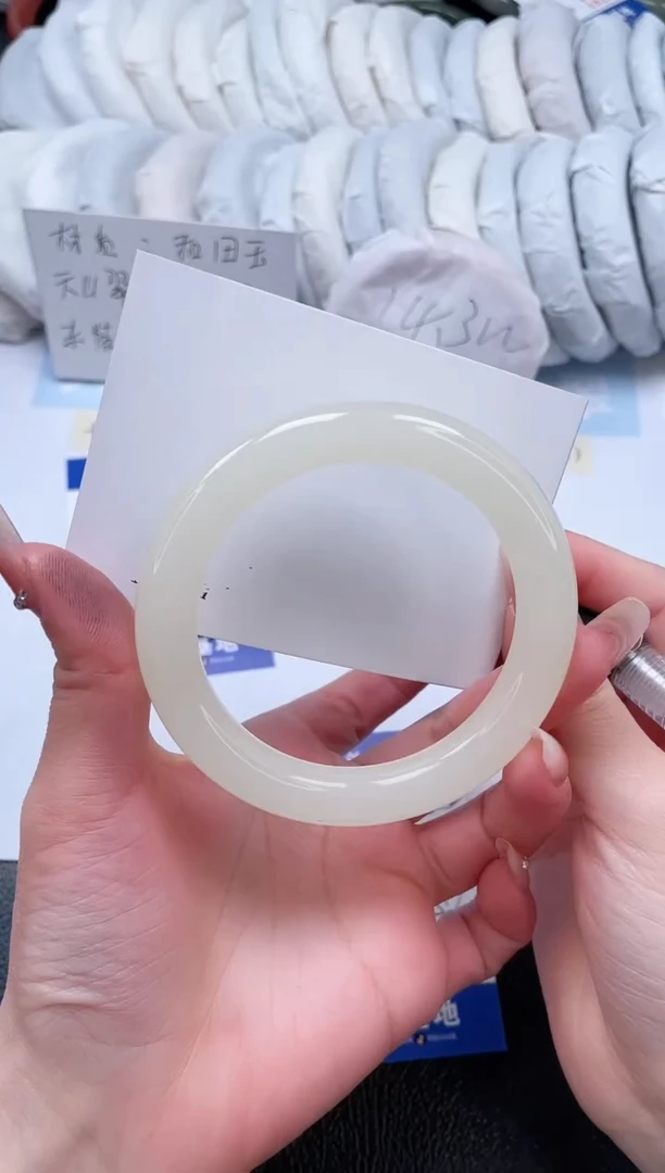 【闪购商品】石英质玉手镯未镶嵌T302-58.7