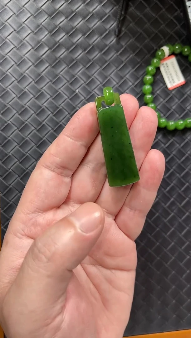 颈饰未镶嵌和田玉（碧玉）无事牌吊坠多样性发一