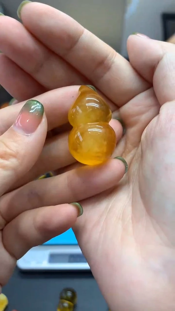 未镶嵌琥珀珠宝奇石570
