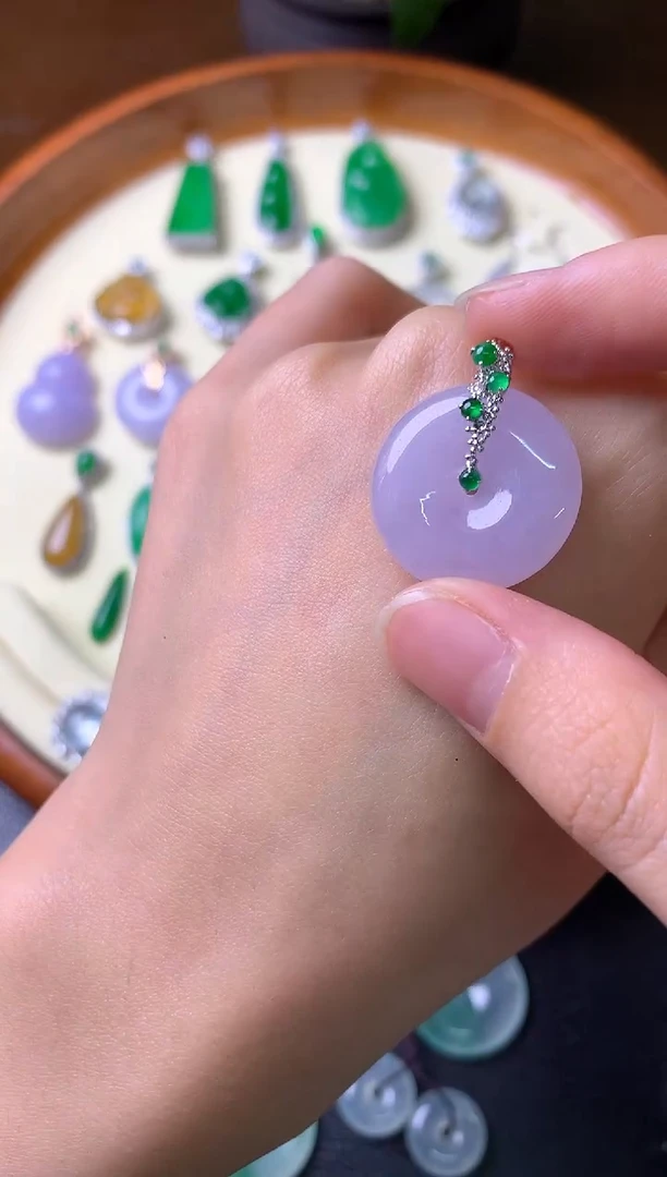 【闪购商品】翡翠吊坠(赠链)18K金镶嵌吊坠