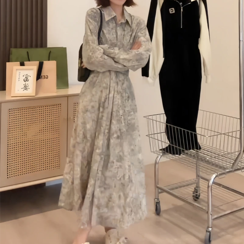 法式碎花连衣裙女宽松慵懒风别致艺术设计感小众秋装复古泡泡长袖