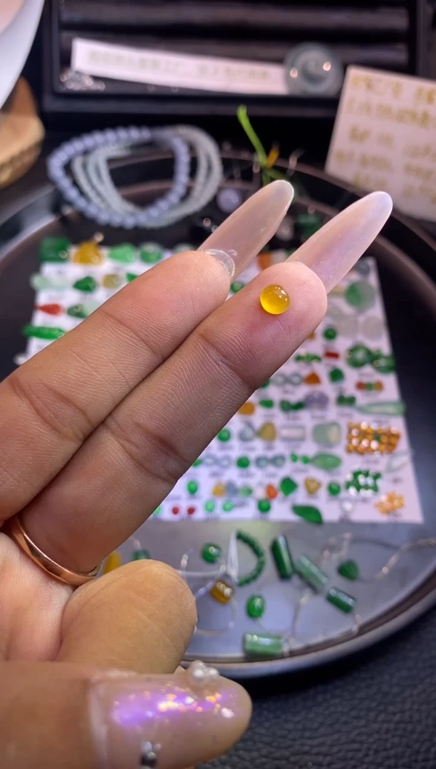 翡翠挂件未镶嵌蛋