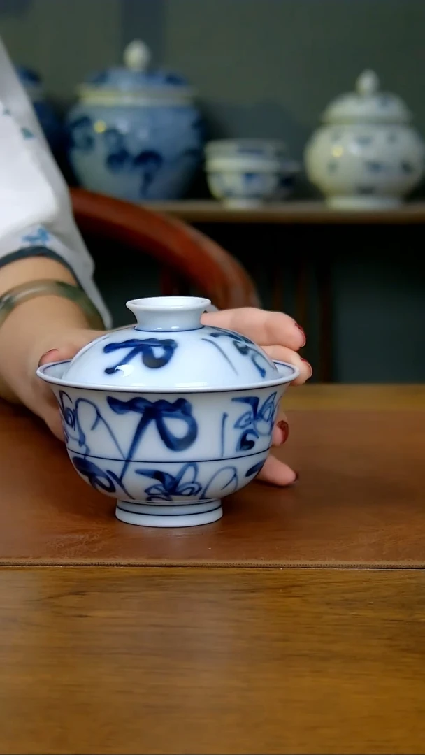 陶瓷茶花纹元宝两才盖碗（柴窑）
