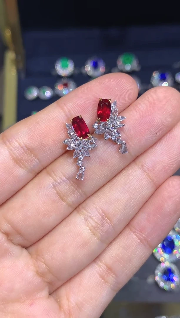 18K金镶嵌耳饰红宝石1.33CT