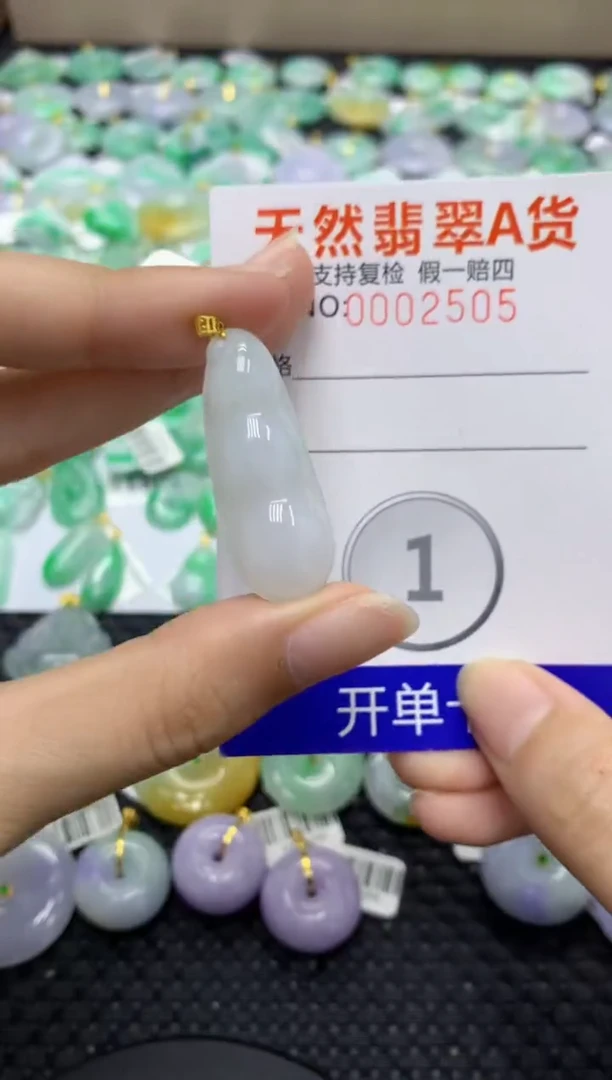 翡翠18K金镶嵌颈饰天然缅甸翡翠A货