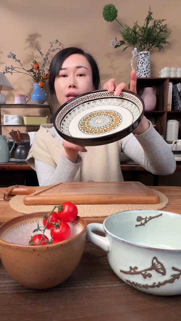 7.9英寸浮雕花深盘微瑕