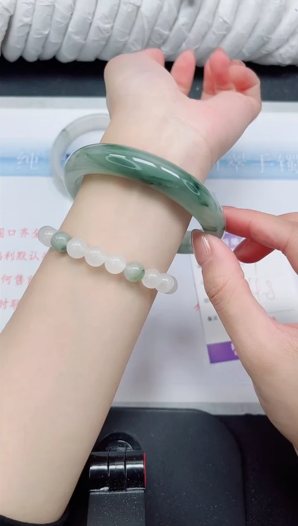 【闪购商品】石英质玉手镯未镶嵌262#64.8
