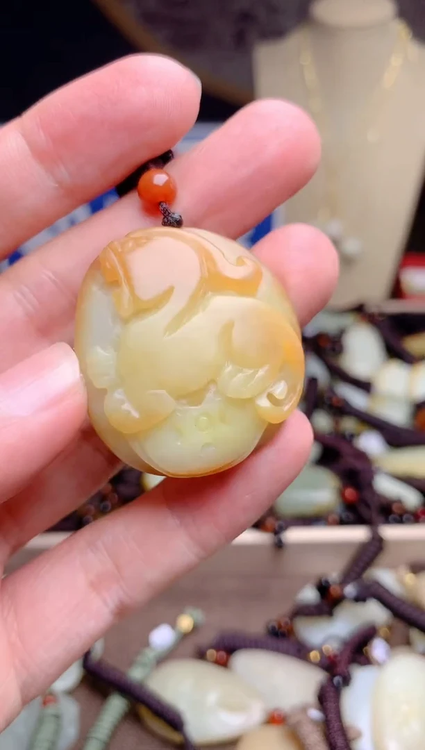 和田玉未镶嵌颈饰1