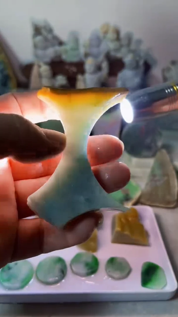 【闪购商品】翡翠吊坠(不含链)未镶嵌A381