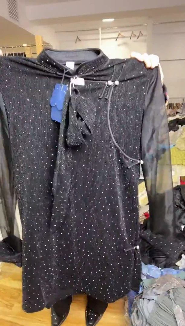 连衣裙       M码        105-115斤