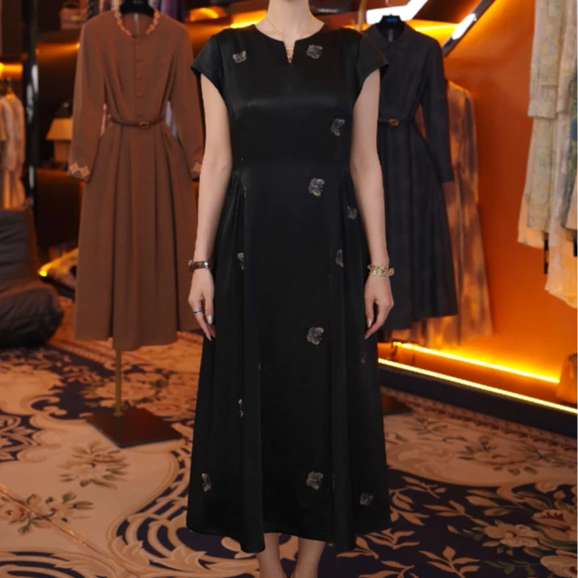 【赫尔温】设计款赫本黑时尚收腰显瘦连衣裙DHZFF52375