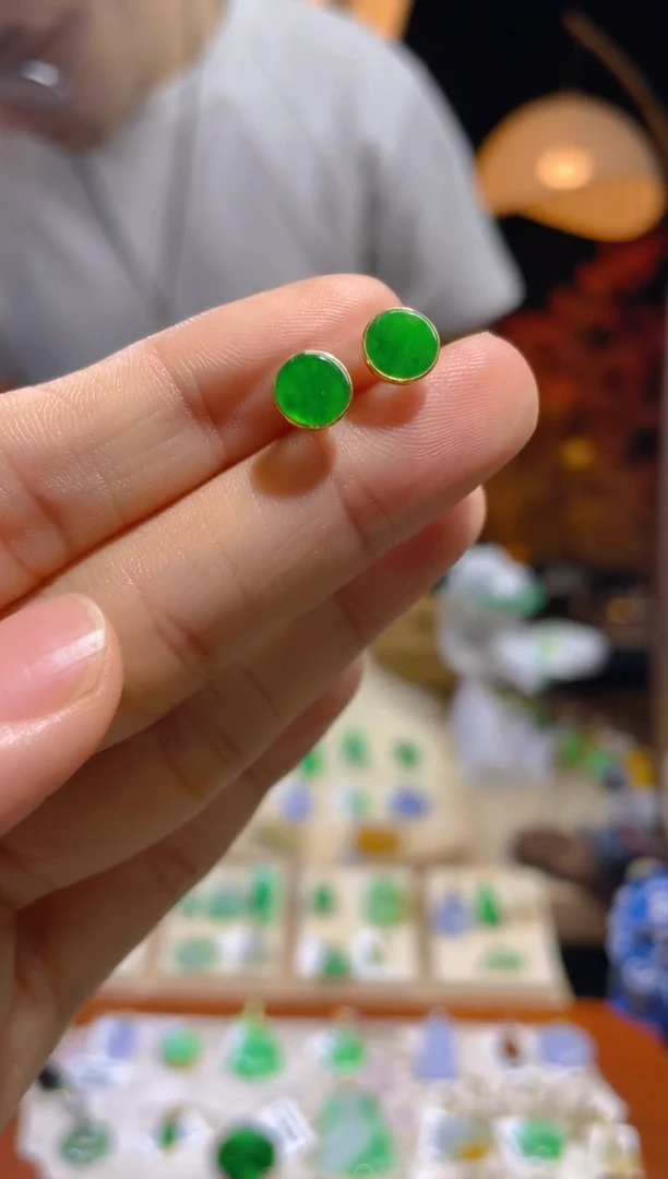 翡翠18K金镶嵌颈饰耳钉