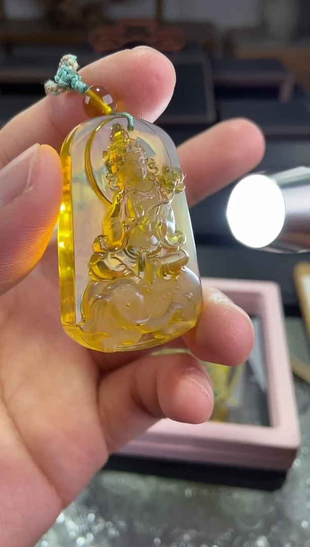 琥珀颈饰未镶嵌普贤菩萨