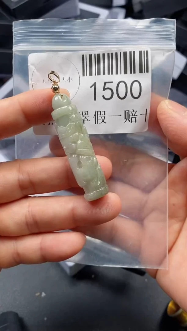 翡翠未镶嵌吊坠(不含链)1500