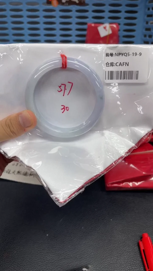 翡翠手镯未镶嵌翡翠手镯