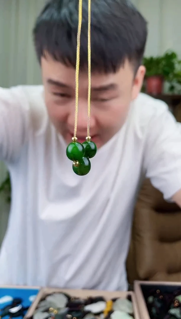 和田玉未镶嵌颈饰拍一发一,多样性发货