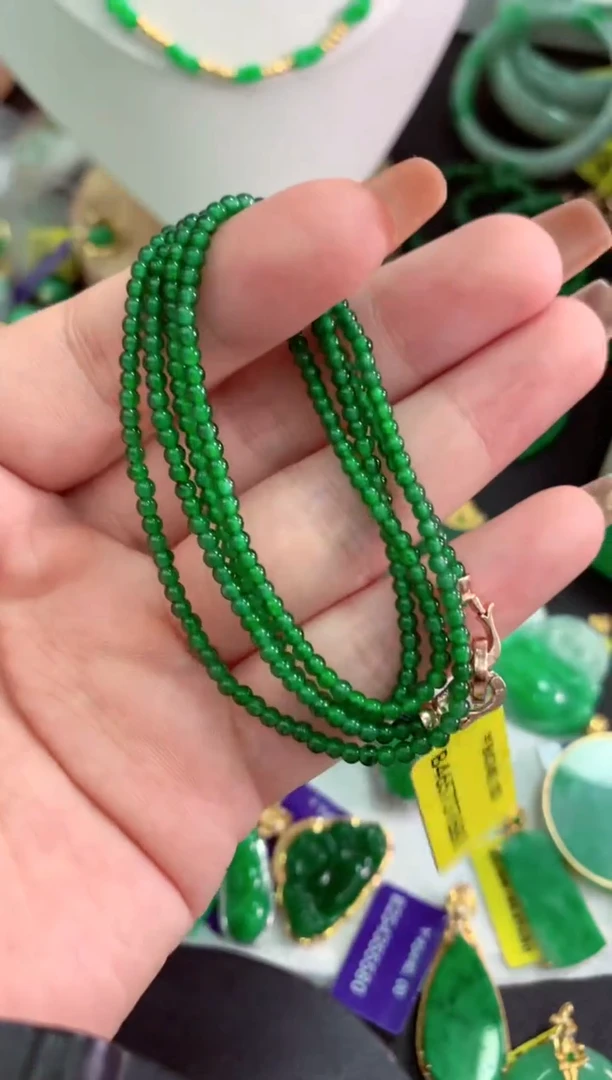 颈饰未镶嵌翡翠挂件