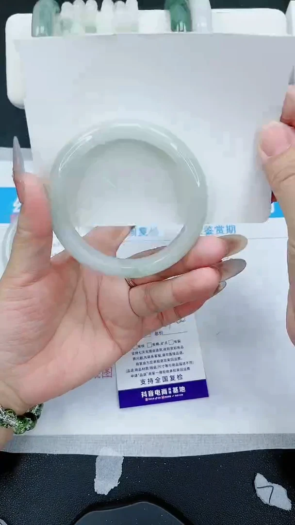 【闪购商品】石英质玉手镯未镶嵌76号/59-60圈