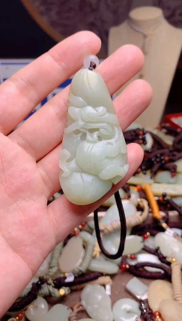 和田玉未镶嵌颈饰1