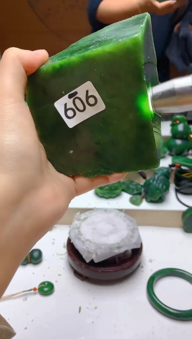 未镶嵌和田玉（碧玉）珠宝半成品0