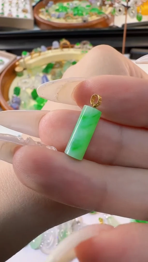 翡翠18K金镶嵌吊坠(不含链)缅甸A货翡翠