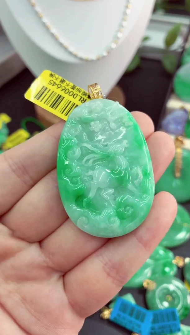 吊坠(不含链)18K金镶嵌翡翠挂件