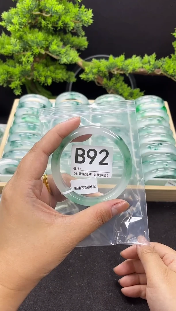 【闪购商品】石英岩玉手镯未镶嵌B92