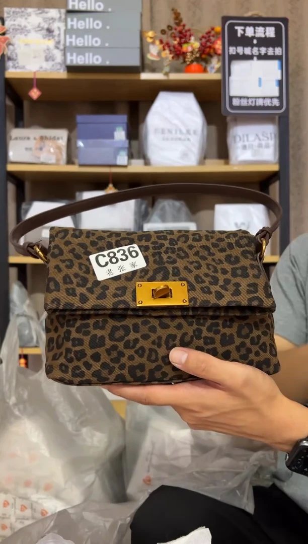 小牛剖层皮革老张家女包836