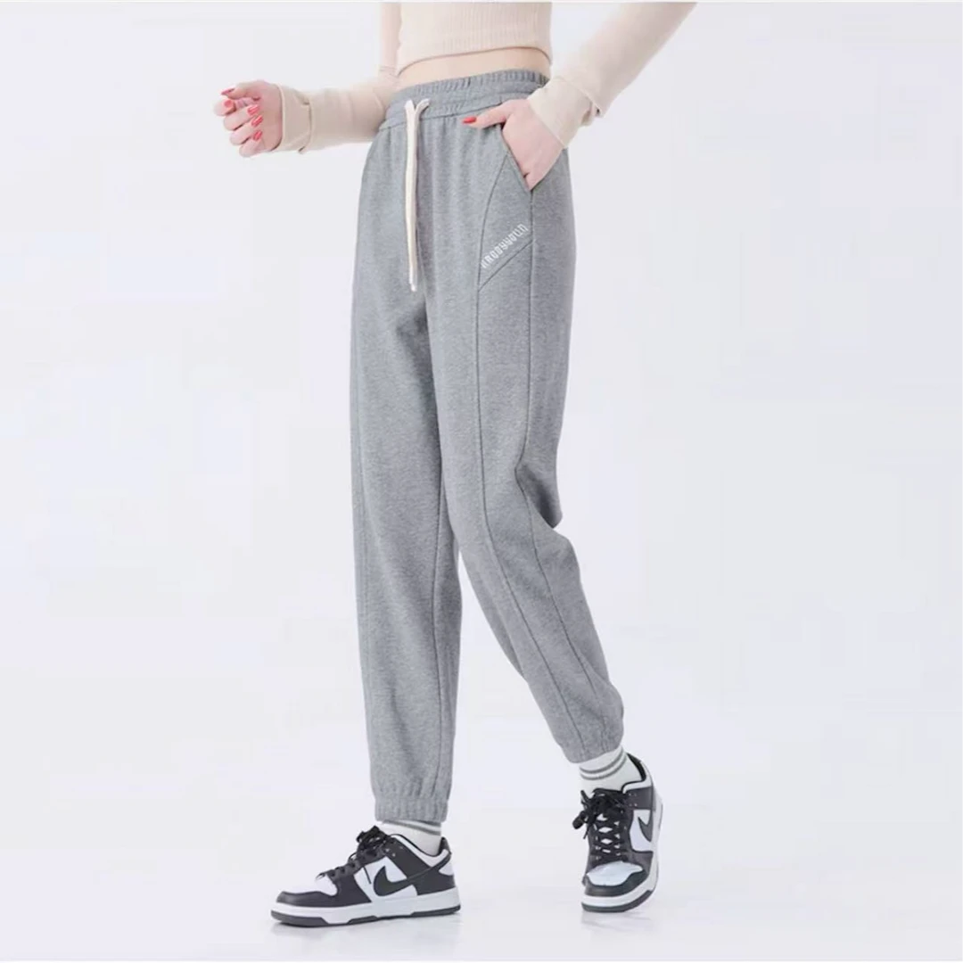 8846-陷入秋冬的温暖（束脚浅灰）卫裤防风裤