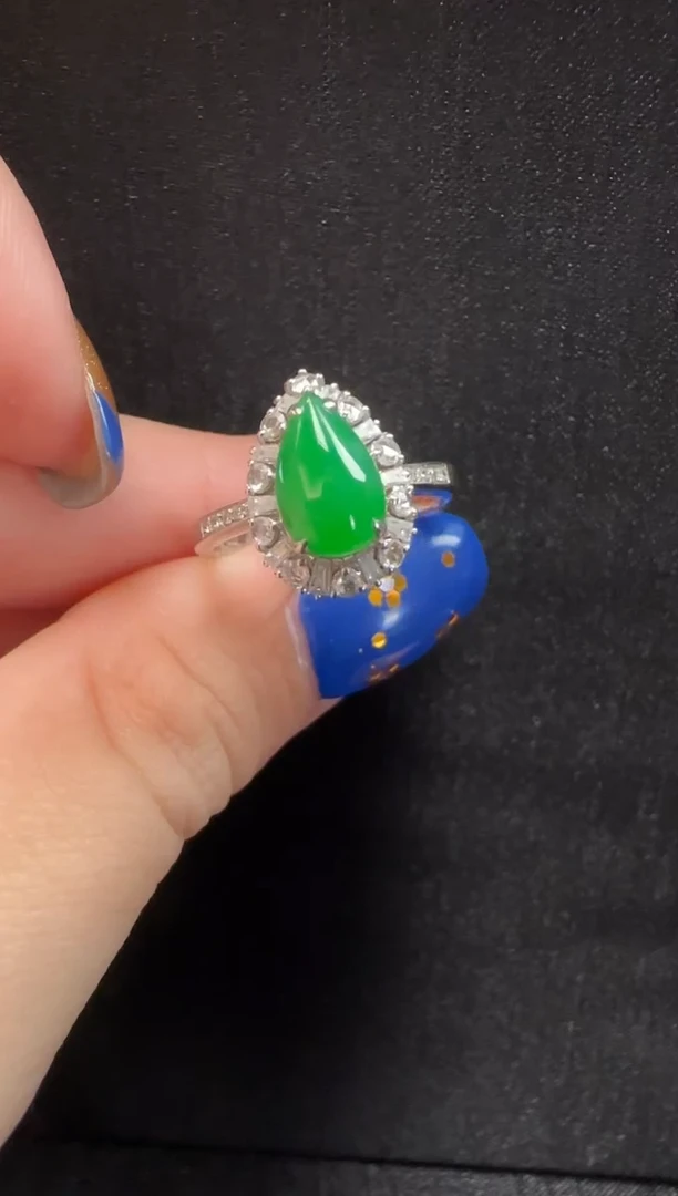 18K金镶嵌戒指翡翠627水滴一个