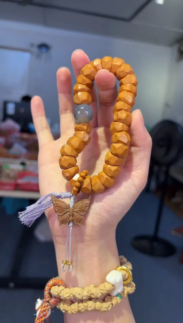吊坠菩提根/象牙果 15mm猴头无相大肠蝴蝶款