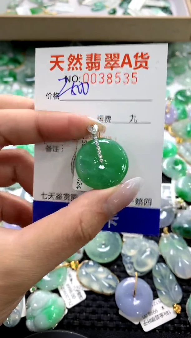 颈饰18K金镶嵌翡翠1111111111111111