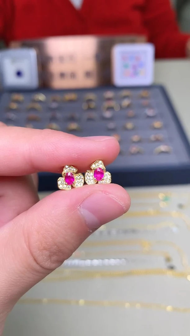 【闪购商品】红宝石耳饰银S925镶嵌耳饰