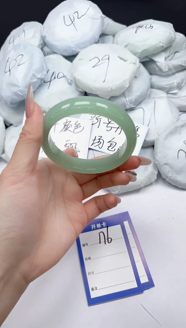 未镶嵌手镯石英质玉176/59