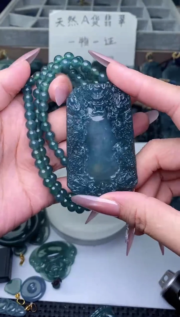 颈饰未镶嵌翡翠