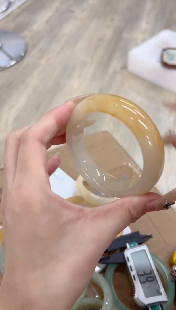 未镶嵌手镯石英质玉152-54HU