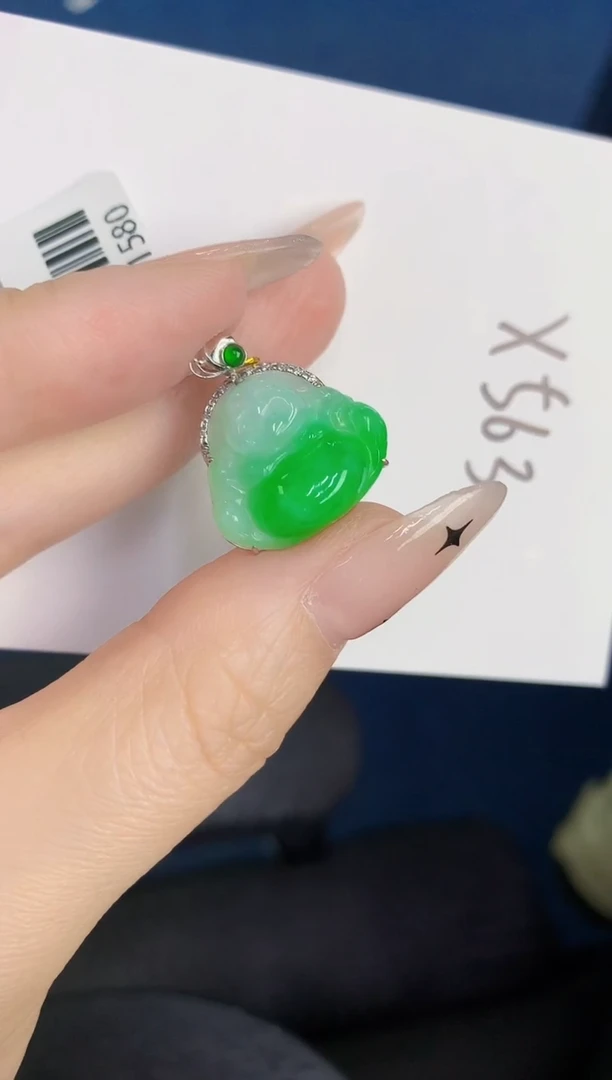 颈饰18K金镶嵌翡翠缅甸天然翡翠A货