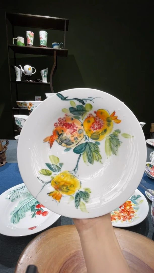 盘景德镇高温釉下彩7.5英寸草帽盘石榴