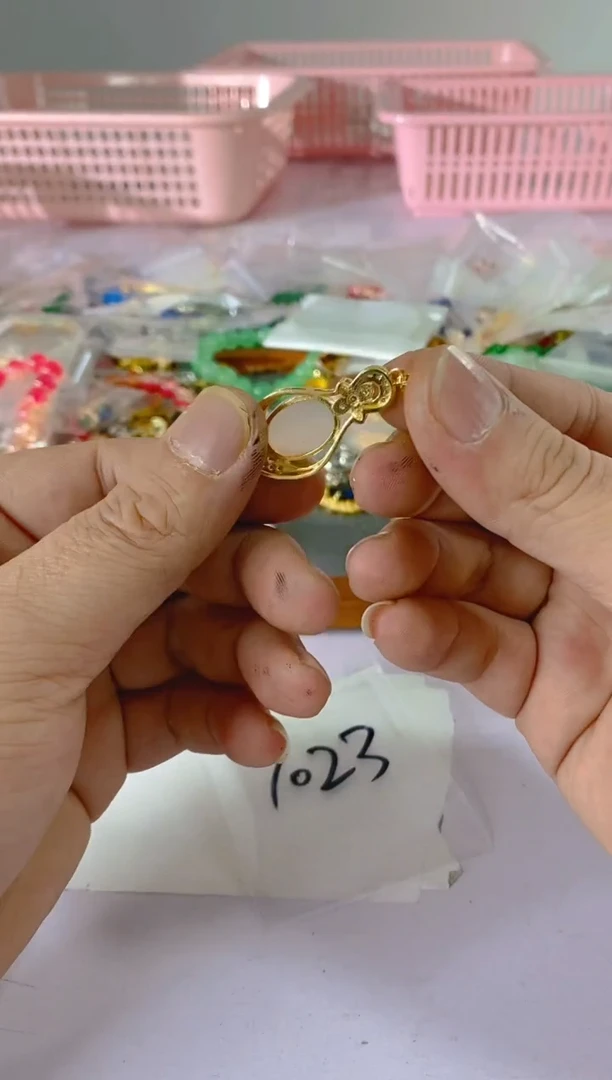 【闪购商品】水晶颈饰银S925镶嵌1023红宝，蓝宝，多样性发一件赠链