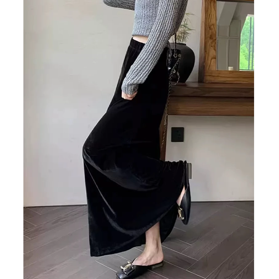 早春丝绒包臀半身裙女2025新款黑色复古高腰显瘦垂感中长款a字裙