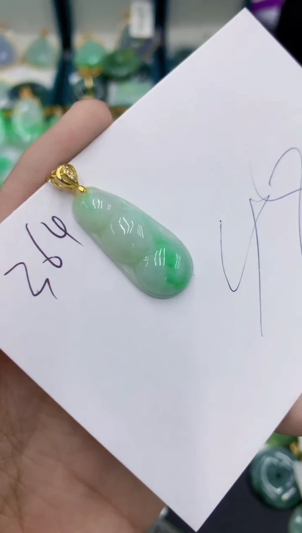 翡翠未镶嵌颈饰1111111