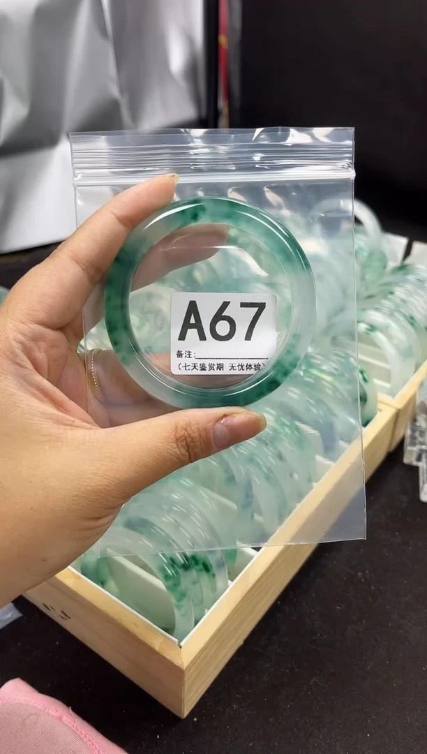 【闪购商品】石英岩玉手镯未镶嵌A67