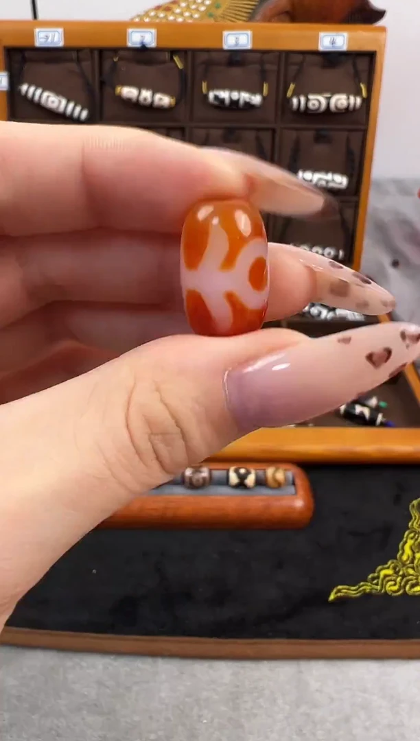 玛瑙/玉髓（覆膜）颈饰未镶嵌33微瑕随机发货