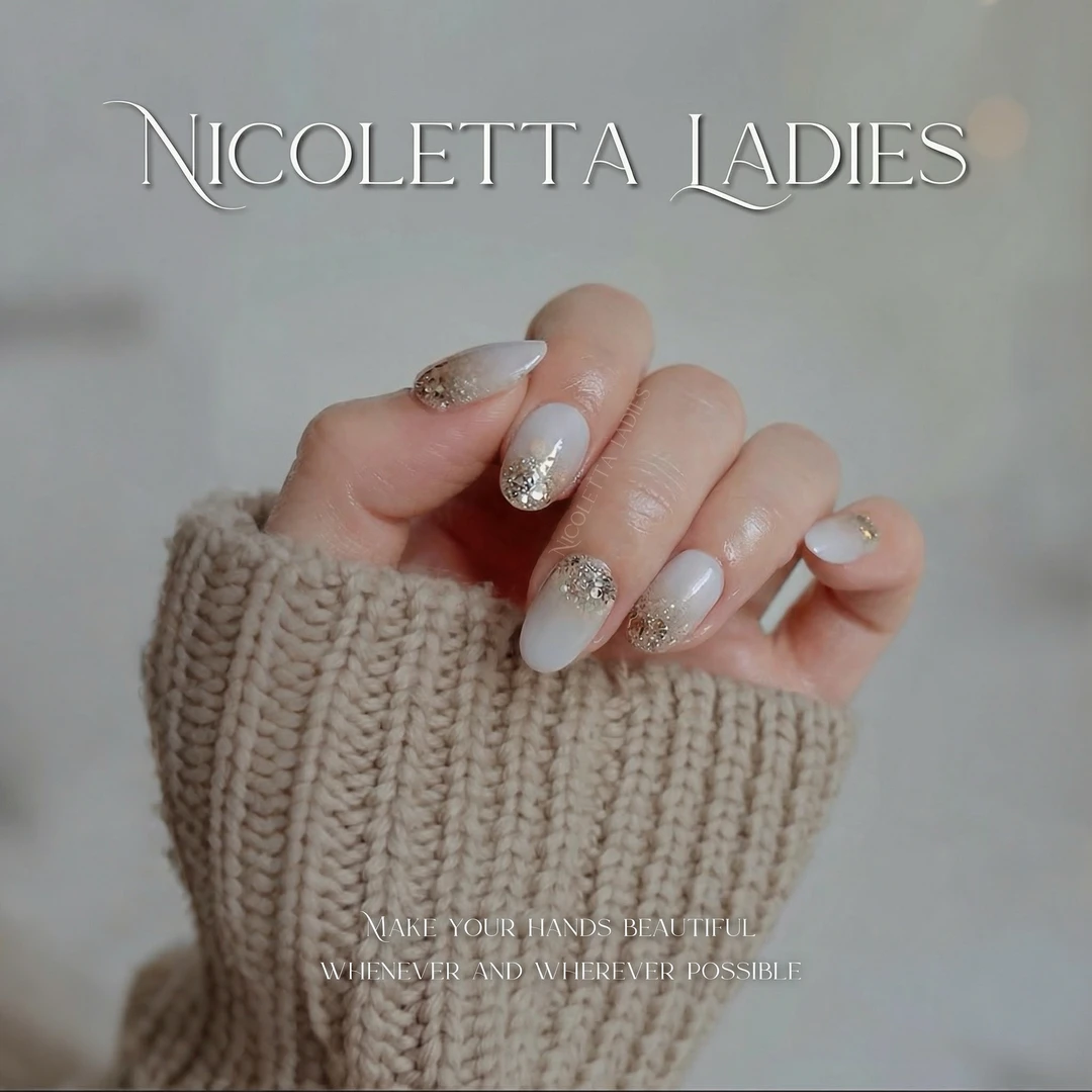 Nicoletta Ladies【雪融香槟】白色香槟金碎闪通勤日常手工穿戴美甲