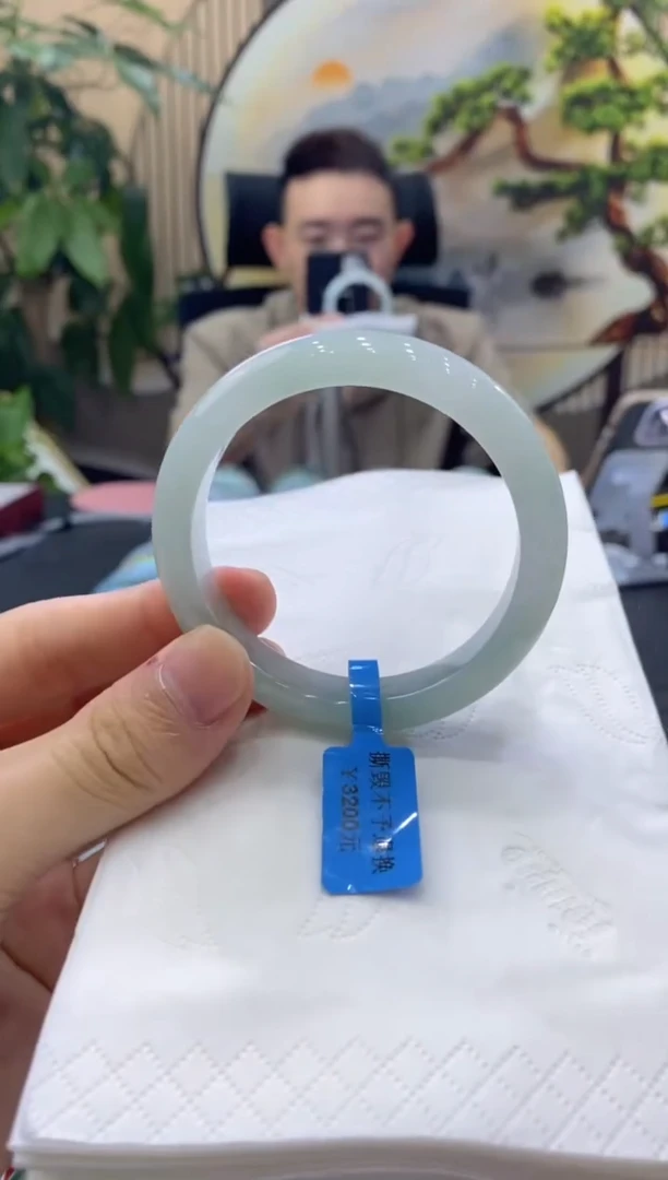 翡翠手镯未镶嵌9695