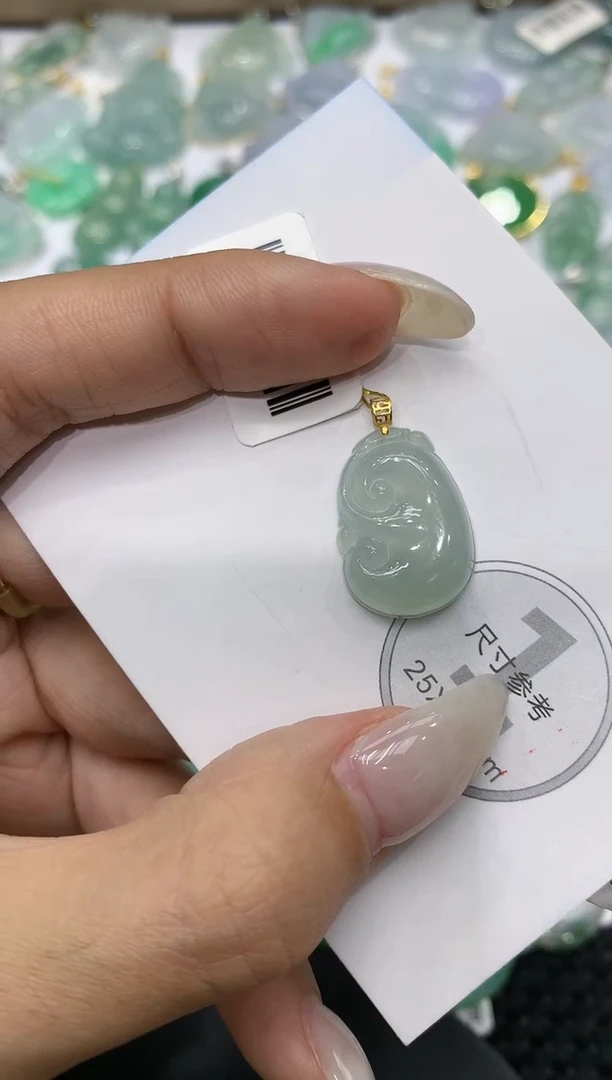 颈饰18K金镶嵌翡翠111111111111