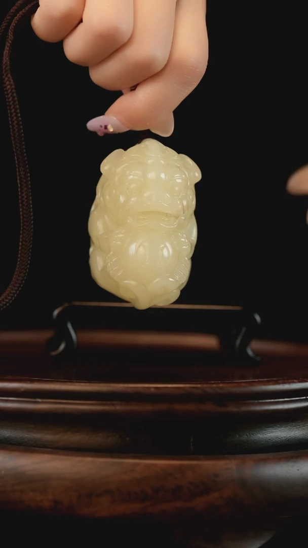 云南石竹叶青雕刻：有求必应
