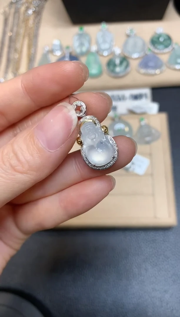 【闪购商品】翡翠颈饰18K金镶嵌财神【无服务费