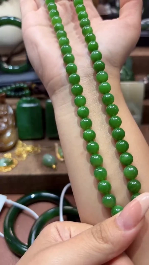 颈饰未镶嵌和田玉（碧玉）1