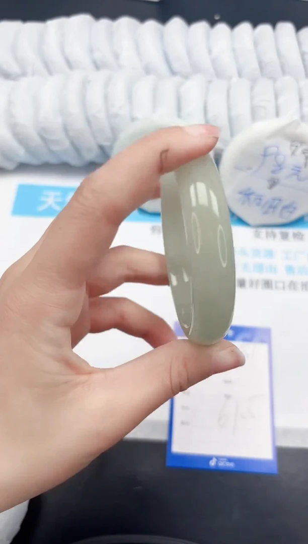 【闪购商品】石英质玉手镯未镶嵌151-61.5